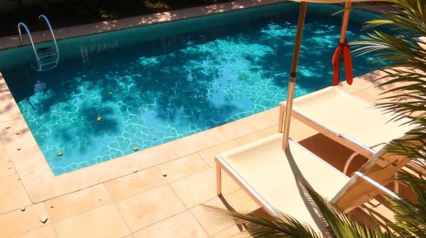 Guide rapide pour restaurer la clarté de votre piscine verte